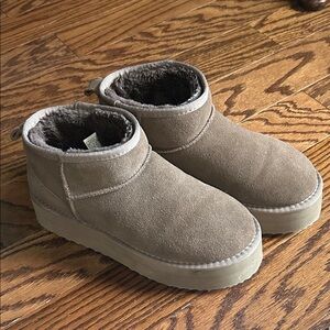 Women’s Plush-Lined Platform Ankle Boots - Taupe